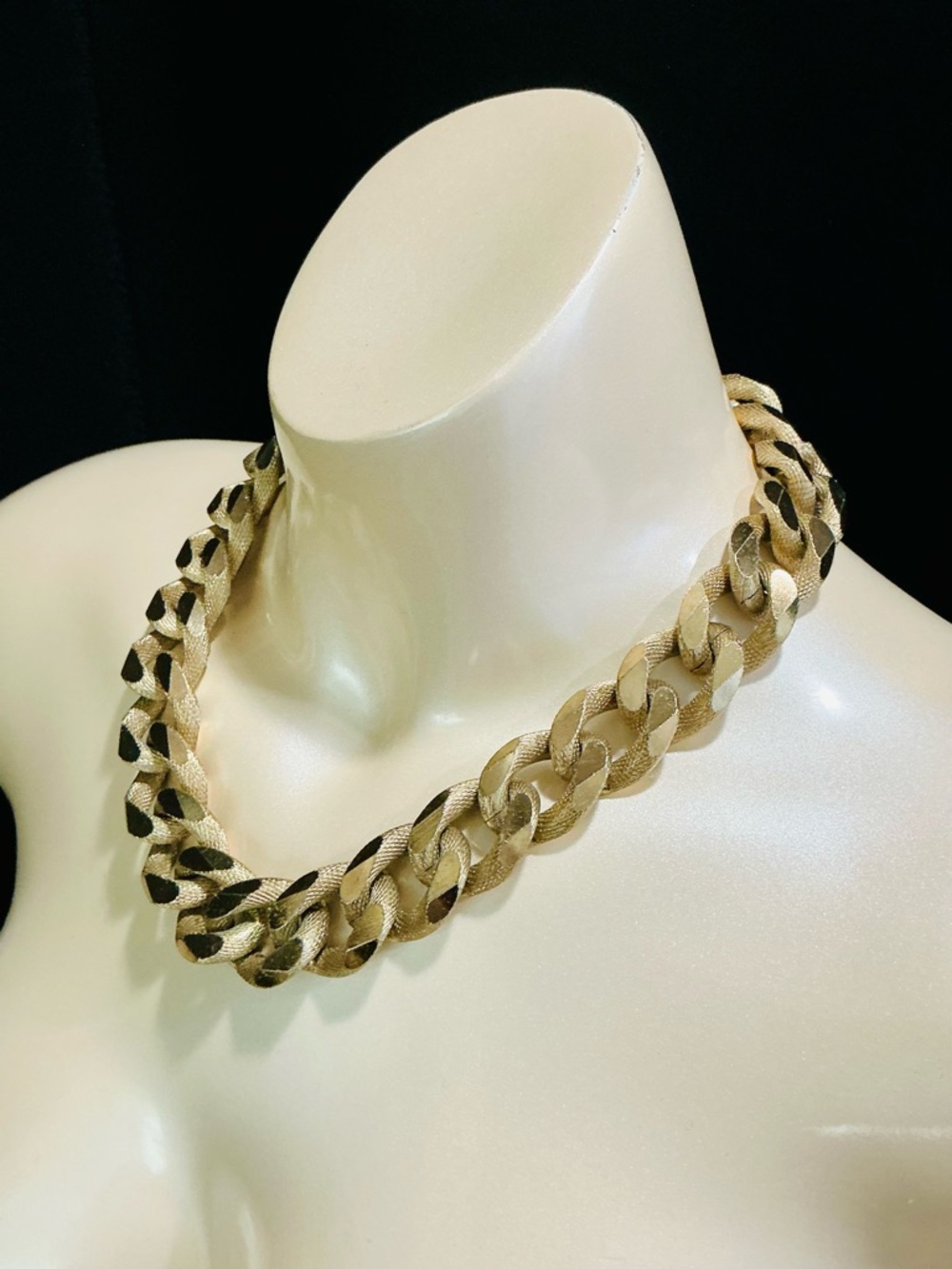 Chunky Cuban Gold-Tone Chain Necklace Festival Bohemian Casual EUC Classic - Picture 2 of 13